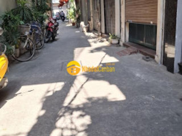 Ban nha đương hô ba mâu đông đa, ngõ rộng, gần hồ, dt 42m2,5t, mt4m