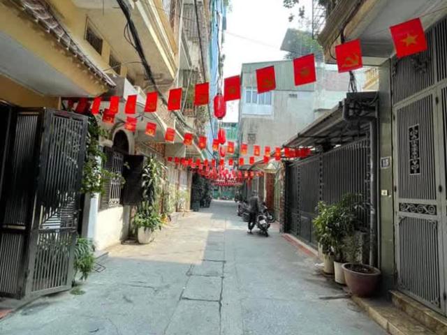 Bán nhà ngõ Hòa Bình 4, Hai Bà Trưng 30m, 5 tầng, Giá: 6.99 tỷ. LH: 0937158