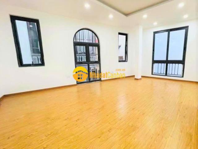 Bán nhà đường láng, gần ngã tư cầu giấy láng, ngõ ô tô, 36m2 6 tầng, thang máy, 14 tỷ 8