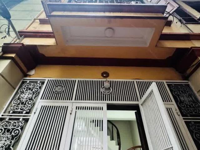 Bán Nhà Đường Láng, Nhà Đẹp Dân Xây, Gần Phố 39m2, 5t, 8.5 Tỷ