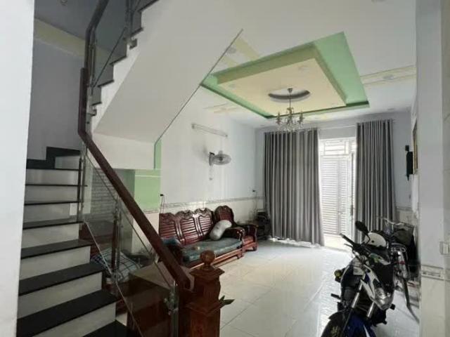 Bán nhà ngộp bank ngang 4m 54m2 hẻm xe hơi đường Nguyễn Văn Quá Quận 12 giá chỉ 4. X tỷ