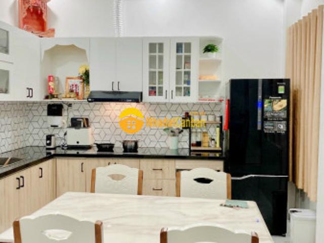 Bán nhà đường số 606 hbp, dt 102m2, giá 7.2 tỷ