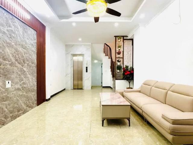 Bán nhà ngã tư Thạch Bàn Cổ Linh. Gần Aeon Long Biên. Thang Máy. 35m x5T. Lh 0965858