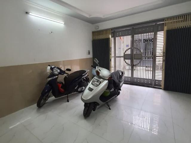 Bán Nhà Đường Văn Cao, 36m2. 2 Tầng, Xe Hơi Đậu Cổng Ngay TTTM Aeon Tân Phú. Hợp Gia Đình