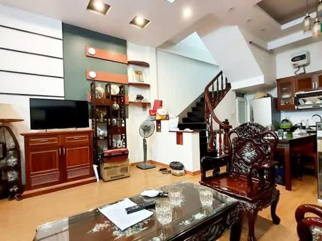 Bán nhà Ngõ 198 Xã Đàn, Diện tích 48/52 x 4 tầng, mặt tiền 5m, giá 6.35 tỷ