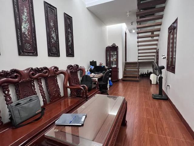 Bán nhà ngõ 135 Trần Hữu Tước, DT 38m, 4 tầng mới, MT 9m, giá 8.9 tỷ