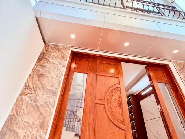 Bán nhà ngõ 20 Đàm Quang Trung hàng xóm Aoenmall 32m x 5T mới đẹp ở luôn chỉ hơn 5 tỷ tl. LH