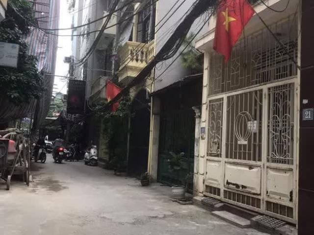 Bán nhà ngõ 2 Nguyên Hồng, diện tích 60/65m x 5 tầng, mặt tiền 5.3, giá 10.5 tỷ