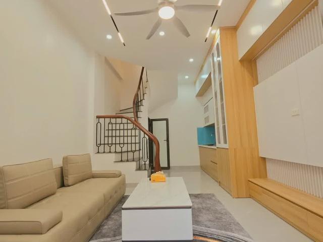 Bán nhà ngõ 96 Võ Chí Công, DT 28m, 4 tầng, MT 3.6m, giá 7.6 tỷ