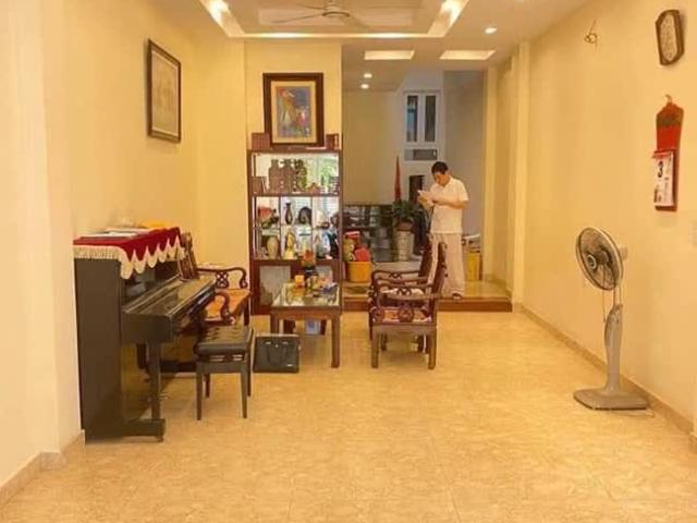 Bán nhà ngõ 91 Hoàng Quốc Việt, DT 110m, 5 tầng, MT 4m, giá 35 tỷ, ngõ oto