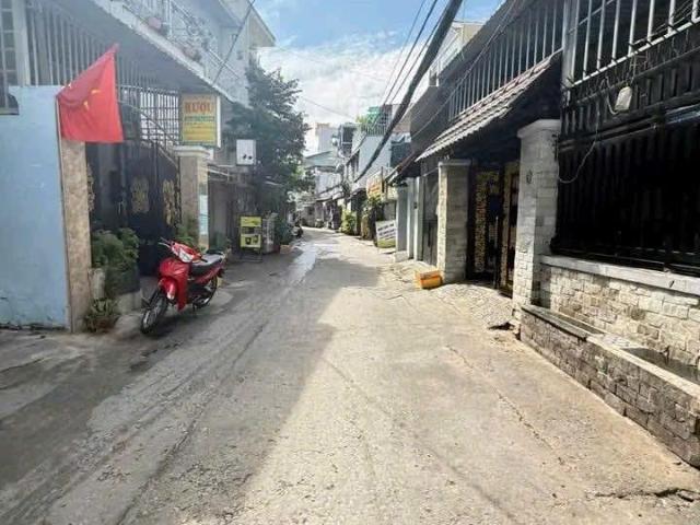 Bán nhà ngay chợ lý phục man – hẻm đôi 5m – chỉ cách chợ 17m