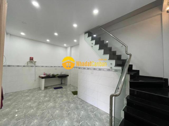 Bán nhà ngay chợ đầu mối thủ đức, 45m2 x 2 tầng chỉ 2,39 tỷ còn tl
