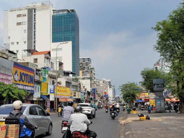 Bán nhà Ngay Bành Văn Trân, P. 7, Tân Bình 9x22m CN: 200m2 Cấp 4 Gía: 24 tỷ