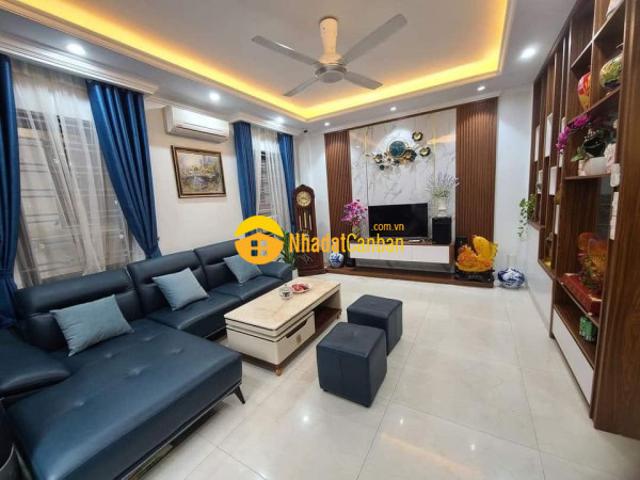 Bán nhà ngay, phố nguyễn khang, dt 51mx 5 tầng, ô tô ngay cạnh. Giá chỉ 8 tỷ
