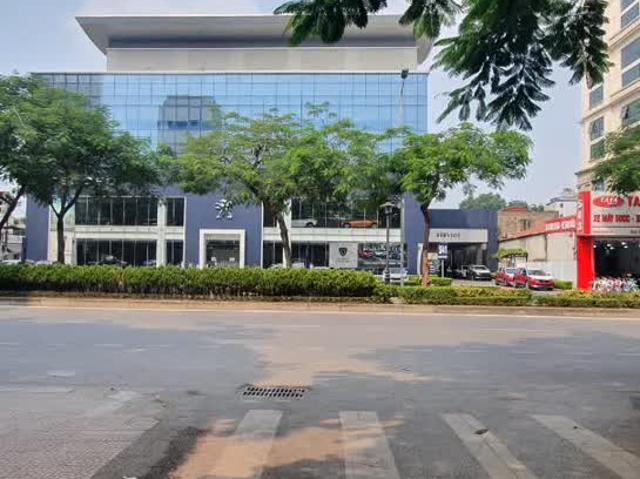 Bán nhà Nguyễn Văn Cừ, ô tô vào nhà, Dt42m, 4 Tầng, Mt 11m, giá hơn 6 tỷ