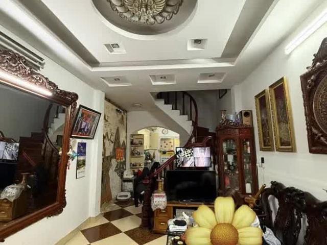Bán nhà Nguyễn Viết Xuân, hiếm, dân trí cao, ngõ an ninh, 40 m2, nhỉnh 8 tỷ