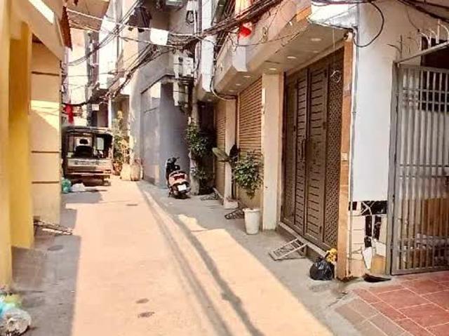 Bán nhà Nguyễn Chính –Tân Mai, gần phố, ô tô tránh 5 tầng 30m2 giá chỉ 5.75 tỷ