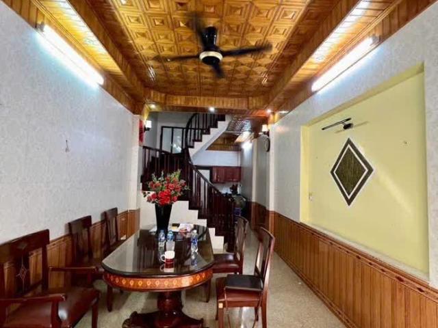 Bán Nhà Nguyễn Đình Hoàn, Dt46m2, 5 Tầng, 6 P. Ngủ Gần Phố Ôtô Tránh Đỗ Ngày Đêm Hồ Điều Hòa