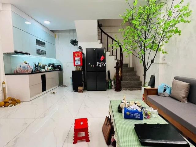 Bán nhà Nguyễn Khang Cầu Giấy 41m2 5 tầng 8.1 tỷ