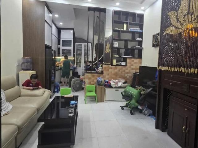Bán Nhà Nguyễn Khánh Toàn, Nhà Đẹp Dân Xây, Ngõ Thông Kinh Doanh – Nhỉnh 7 Tỷ