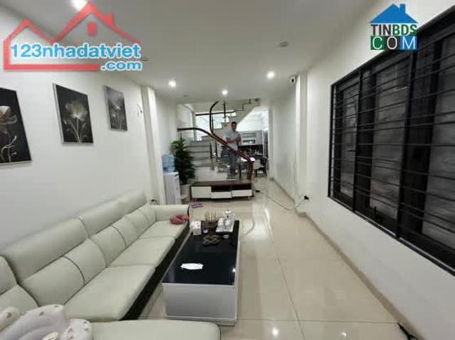 Bán Nhà Nguyễn Ngọc Nại, Hiếm, Sầm Uất, 45M2 5 Tầng 6.5 Tỷ