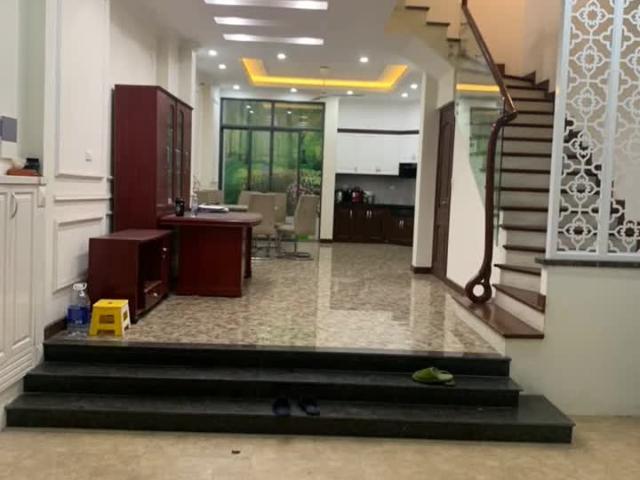 Bán nhà Nguyễn Phong Sắc, 2 ô tô tránh, gara, ngõ thông, kinh doanh văn phòng, khám, 80m2