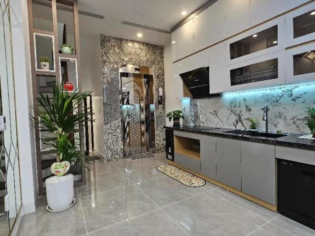 Bán Nhà Nguyễn Sơn Long Biên, 38m, Thang Máy, Full Nội Thất, Nhỉnh11 Tỷ