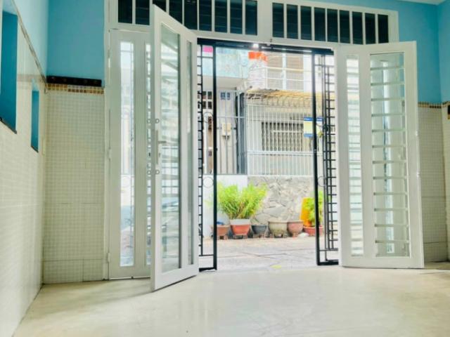 Bán Nhà Nhỏ Xinh xinhHẻm Xe Hơi Thích Hợp Cho Gia Đình Nhỏ