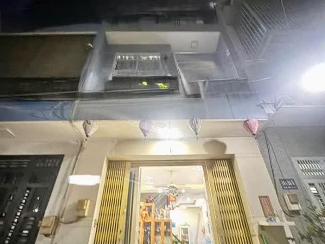 Bán nhà nhỏ 3 tầng sát đường Lương Văn Can Quận 8 giá nhỉn 4 tỉ