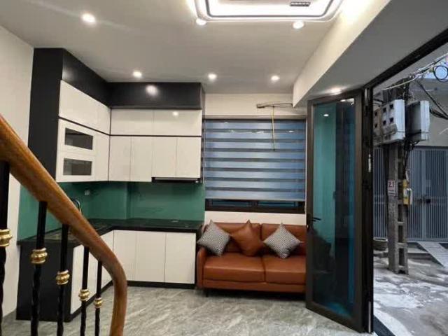 Bán Nhà Ô CHỢ DỪA, 5 Tầng, Sát Phố, Ngõ Rộng, Vị Trí Đẹp, Không Có Căn Thứ 2, Chỉ 6.08 Tỷ