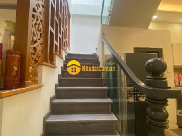 Bán nhà âu cơ hxh ngang 4.4m sổ vuông nhà mớinội thất đẹp gần trường cấp 3