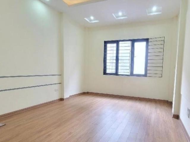 Bán nhà ÁI MỘ BỒ ĐỀ 8 tỉ ô tô dân xây ở luôn, ngõ thông