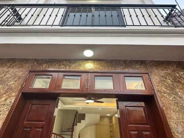 Bán nhà Đàm Quang Trung. Cạnh cầu Vĩnh Tuy Siêu thị Aeon Long Biên. 30m x 5T, hơn 5 tỷ