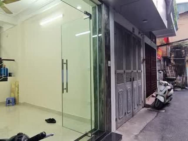 Bán nhà bồ đề long biên dt 33 m2 5t giá 3,1 tỷ nhà mới phân lô ô tô đỗ cổng