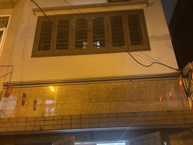 Bán Nhà Bát Khối Long Biên DT 35M2 Ô Tô Gần Vài Phút Sang Phố Tiện Ích