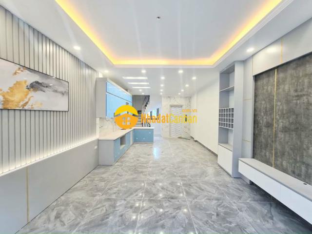 Bán nhà cổ linh phân lô, ô tô, gần phố, full nội thất, thang máy 7 tỷ