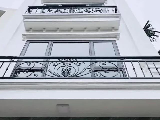 Bán nhà cạnh chợ Tân Lập, Đan Phượng. Nhà 32m2 xây riêng 5 tầng, hoàn thiện sẵn về ở ngay