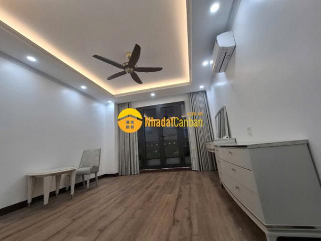 Bán nhà cầu giấy ngõ ba gác tránh, vài nhà ra phố 40m2, 9.2 tỷ