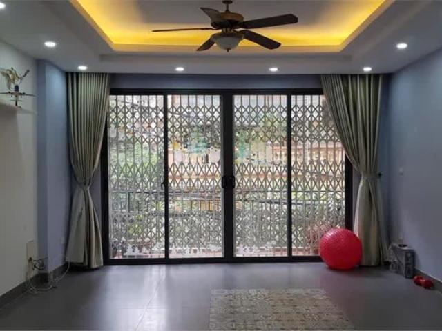 Bán nhà Cầu Giấy 34m2, 4T, 2 mặt ngõ thoáng, ô tô vào tận cửa