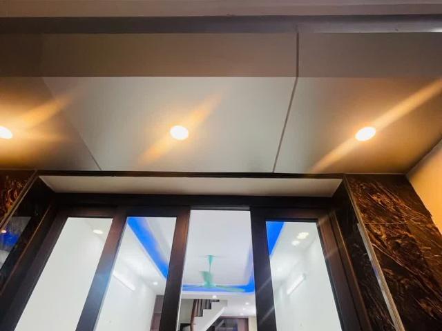 Bán nhà Cầu Giấy 40m2x6 tầng, ngõ thông, ba gác, sát Công viên, 11. X tỷ