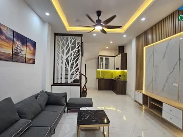 Bán nhà chính chủ Giáp Bát, nhà mới 5 tầng 36m2 cách Giải Phóng 100m