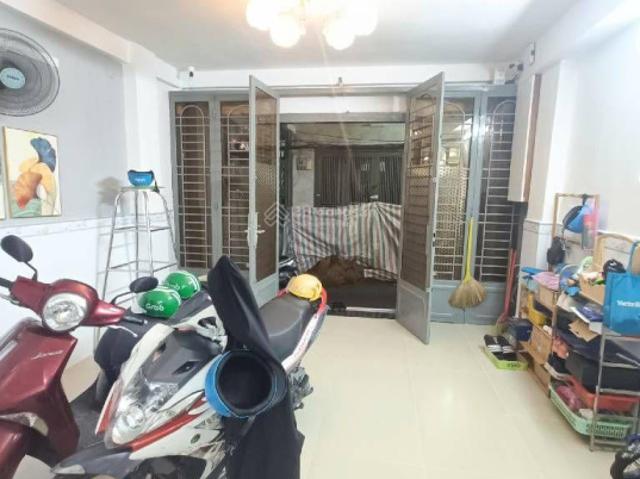 Bán nhà Dương Bá Trạc sát Q. 1, 4 tầng, 6 phòng chỉ 8.3 tỷ