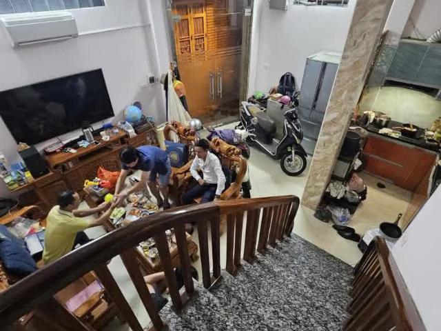 Bán nhà Đê La Thành dân xây, 31m 5 tầng 9,9tir trung tâm kết nối khu vực Đống Đa