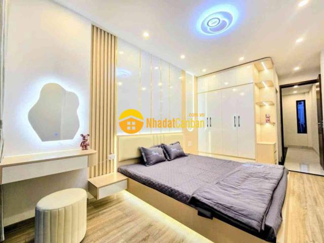 Bán nhà gần cấp tường cấp 2 thạch bàn, long biên, 35m2, 5t chỉ 7,1 tỷ