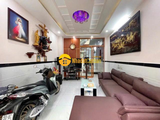Bán nhà gần chợ hạnh thông tây nhà 2 tầng btct chỉ hơn 6 tỷ