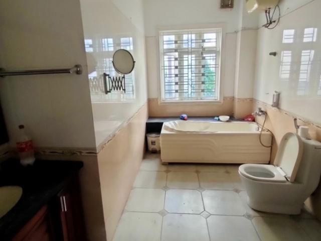 Bán nhà gấp phố Vĩnh Phúc 112,5m2, 5 tầng, MT 7,5m, giá 22,5 tỷ