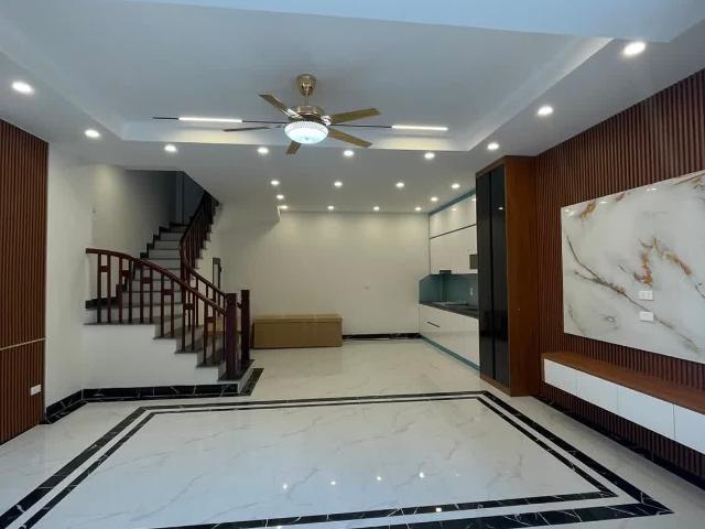 Bán Nhà Gia Quất 50m2 5T, Giá Đầu Tư 8.9 Tỷ, Ô Tô Đỗ Cạnh Nhà, Bạt Ngàn Tiện Ích