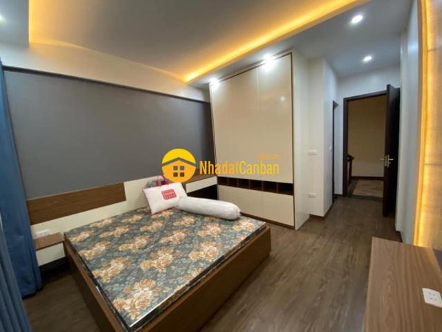 Bán nhà giáp nhất 30m25 tầng ô tô 5 tạ đỗ cửa ngõ thông nhỉnh 3 tỷ