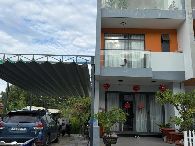 Bán nhà gói 8 The Capella Gaden, 3 tầng siêu đẹp, 3PN, 4WC, DT 100m2, giá chỉ 8,6 tỷ