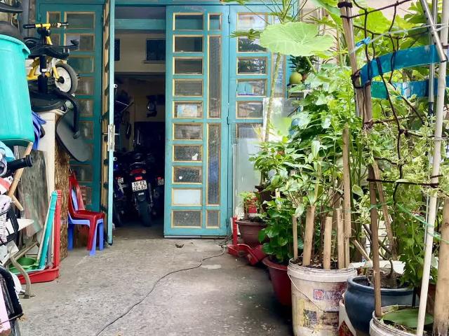 Bán nhà Huỳnh Văn Bánh Q. PN DT 42m2, hẻm ô tô, cách MT 2 căn 9.3 TỶ